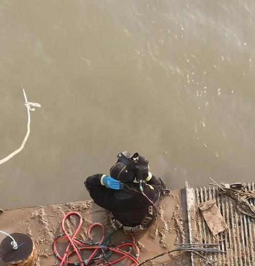 绝地求生水中救援方法是什么？